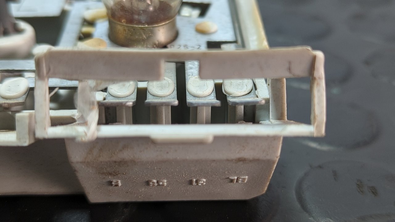 PILOTO TRASERO IZQUIERDO AUDI 80/90 (811/813/853) - vista 2