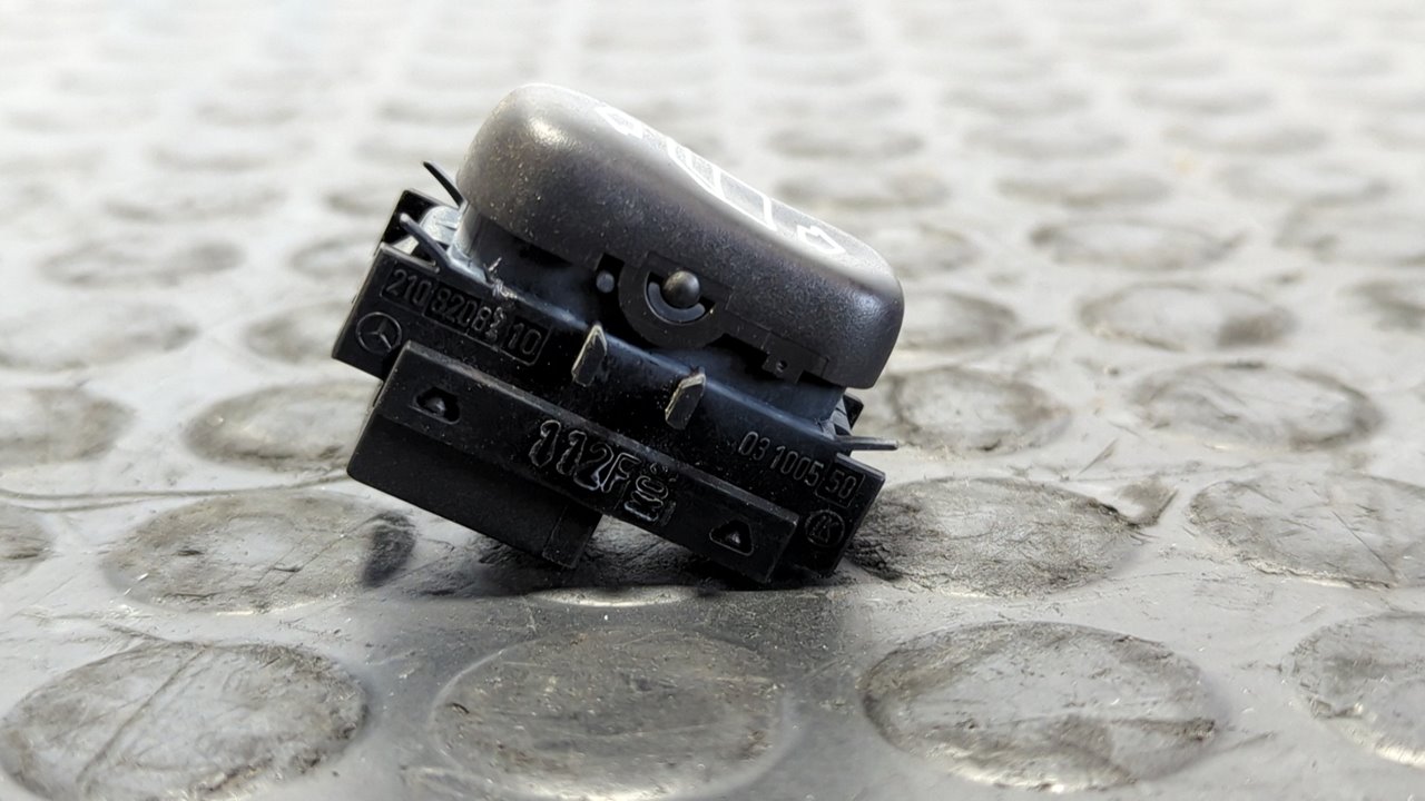 MANDO ELEVALUNAS TRASERO IZQUIERDO MERCEDES-BENZ CLASE A (W168) - vista 3