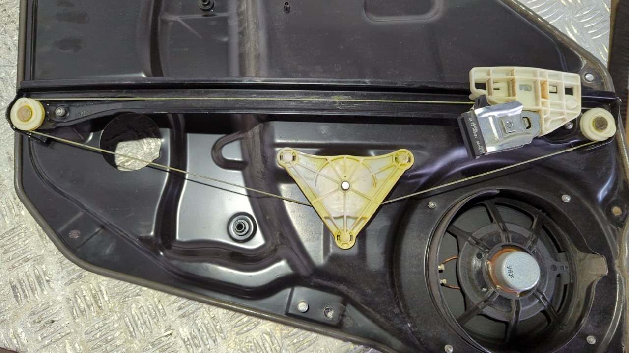 ELEVALUNAS TRASERO IZQUIERDO MERCEDES-BENZ CLASE M (W164) - vista 3