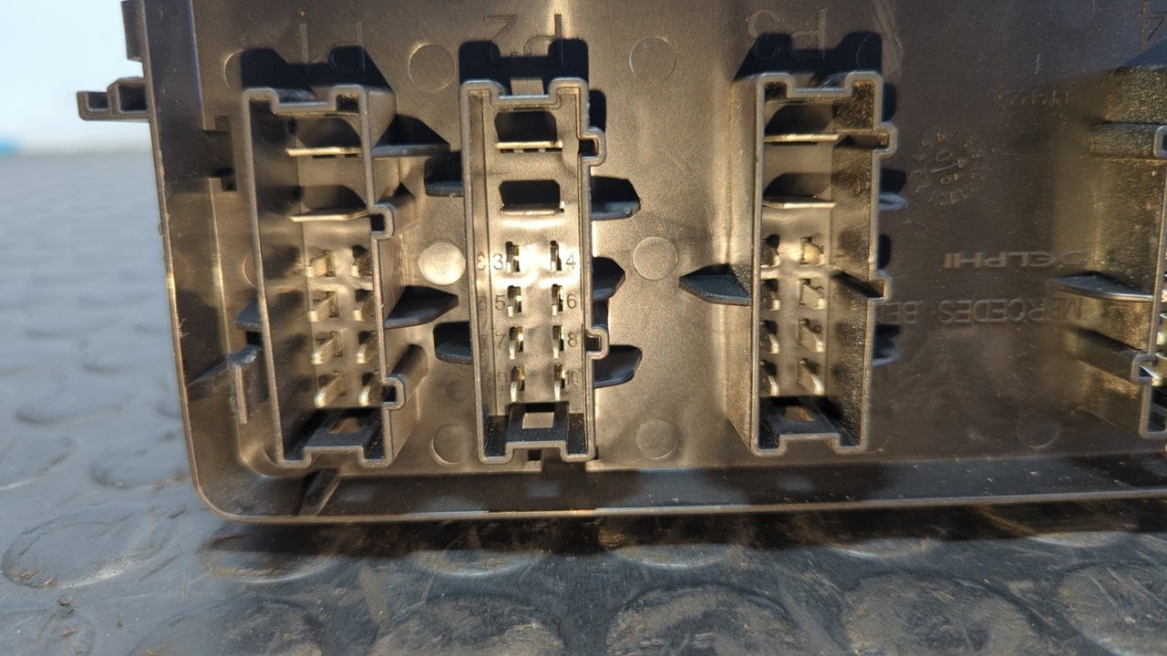 CAJA RELES / FUSIBLES MERCEDES-BENZ CLASE M (W164) - vista 3