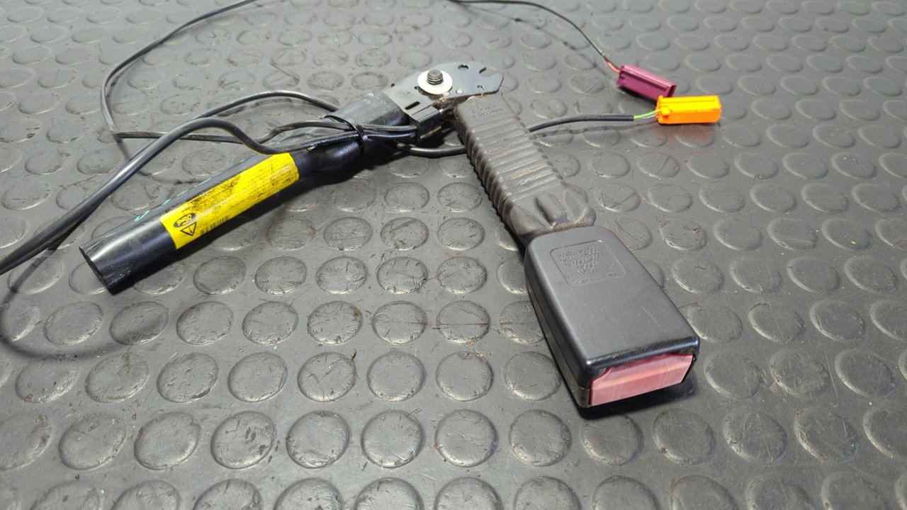 PRETENSOR AIRBAG DERECHO FORD KUGA (CBS) - vista 3