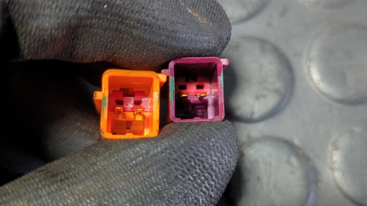 PRETENSOR AIRBAG DERECHO FORD KUGA (CBS) - vista 2