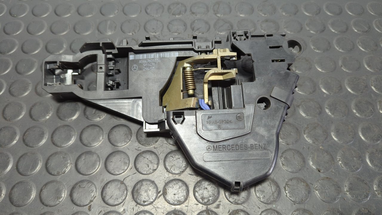 SOPORTE MANETA DELANTERA DERECHA MERCEDES-BENZ CLASE M (W164)