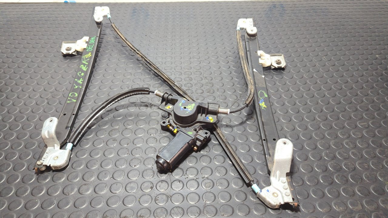 ELEVALUNAS DELANTERO DERECHO CHRYSLER VOYAGER (RG)