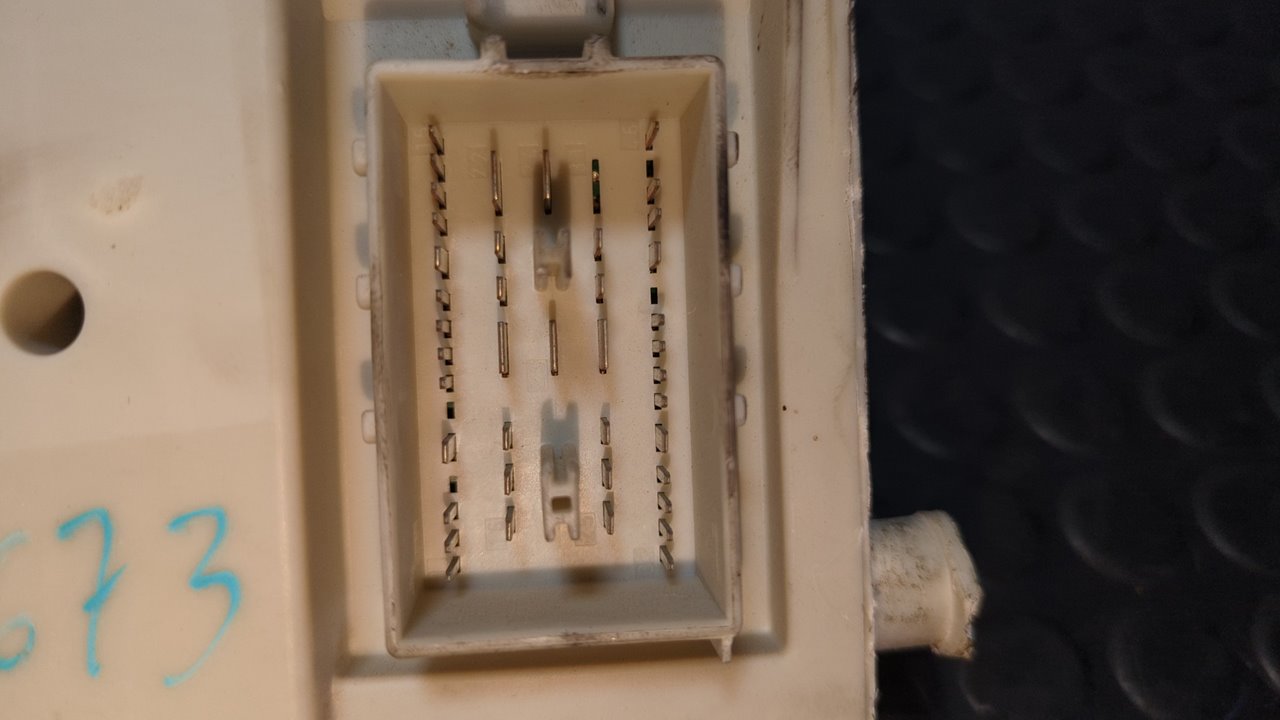 CAJA RELES / FUSIBLES FORD FOCUS BERLINA (CAP) - vista 4