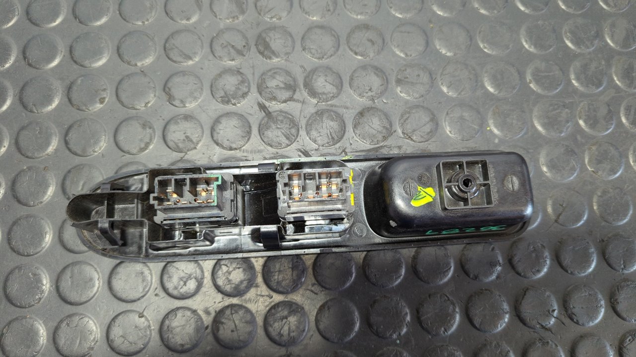 MANDO ELEVALUNAS DELANTERO IZQUIERDO PEUGEOT 307 BREAK / SW (S1) - vista 3