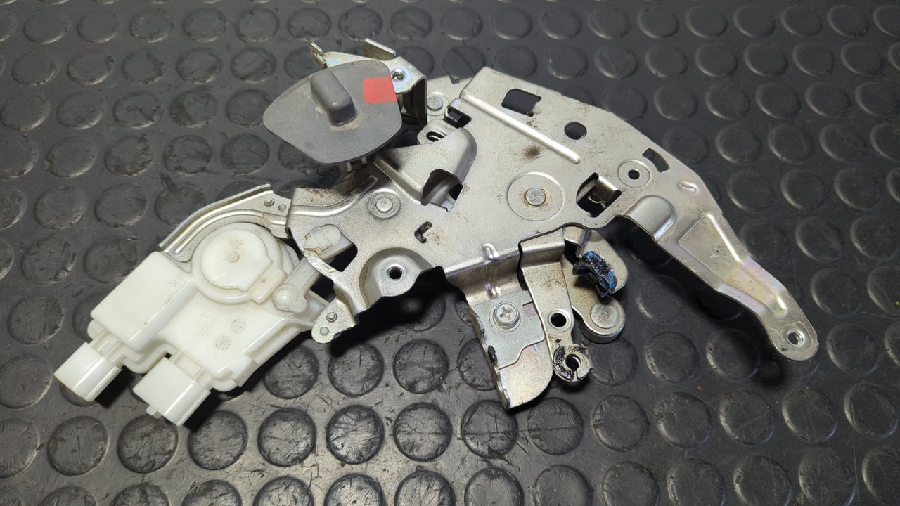 CERRADURA CORREDERA IZQUIERDA NISSAN NV 200 (M20)