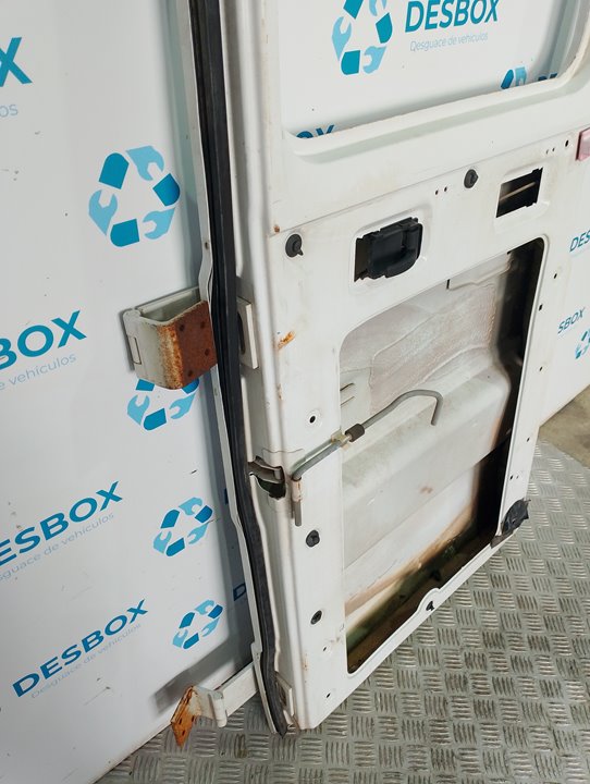 PORTON TRASERO DERECHO MERCEDES-BENZ MB 100 - vista 2