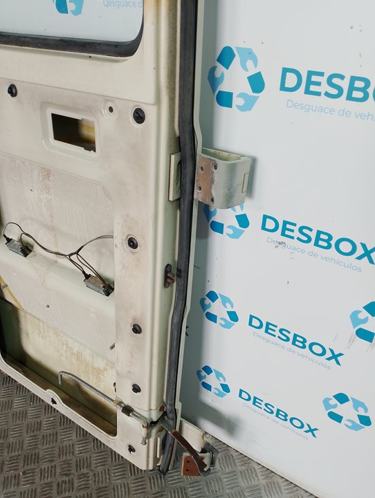 PORTON TRASERO IZQUIERDO MERCEDES-BENZ MB 120 - vista 2