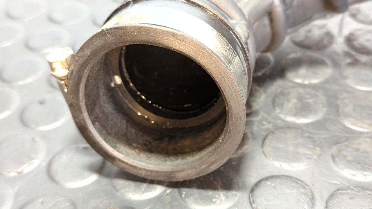 TUBO KIA CARNIVAL - vista 3