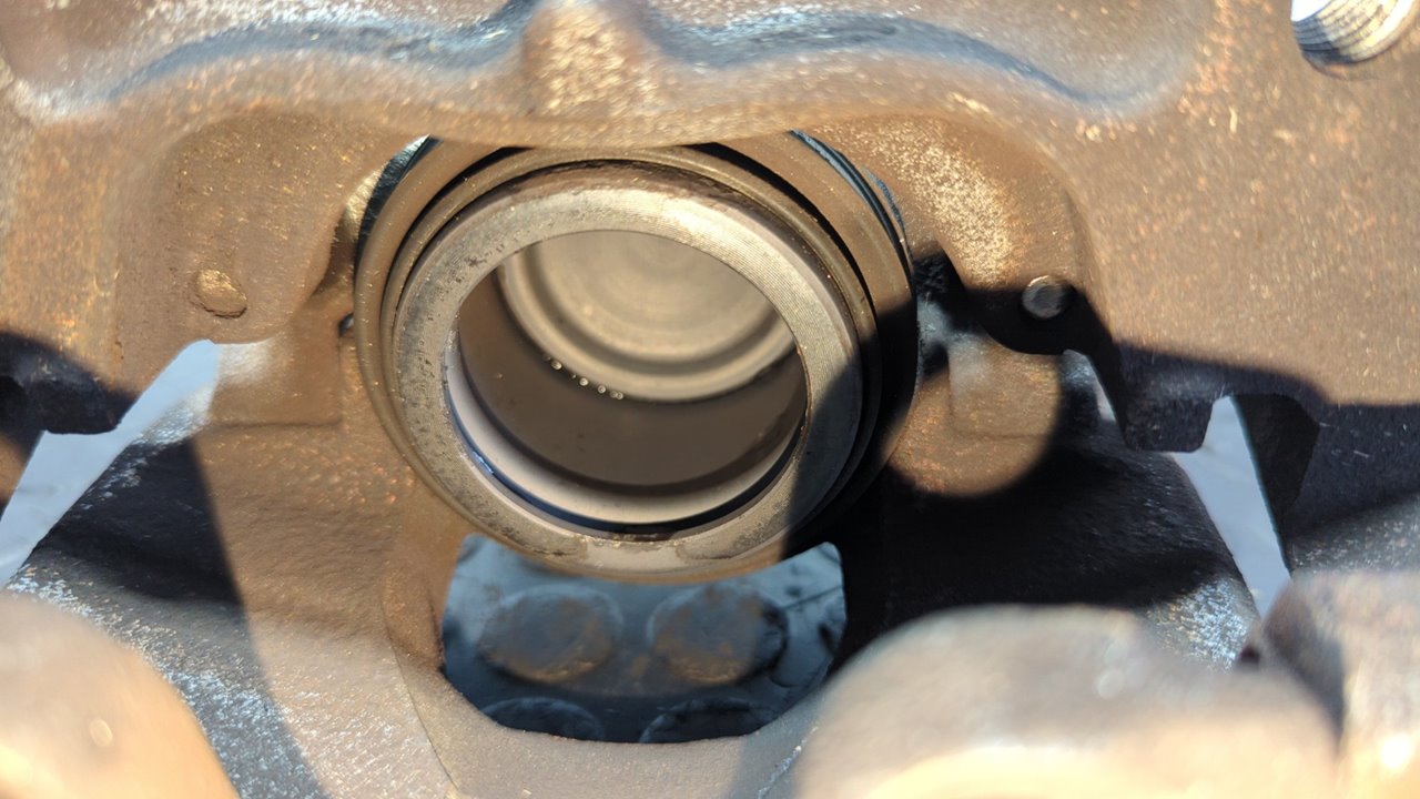 PINZA DE FRENO DELANTERA IZQUIERDA VOLVO V60 KOMBI - vista 3