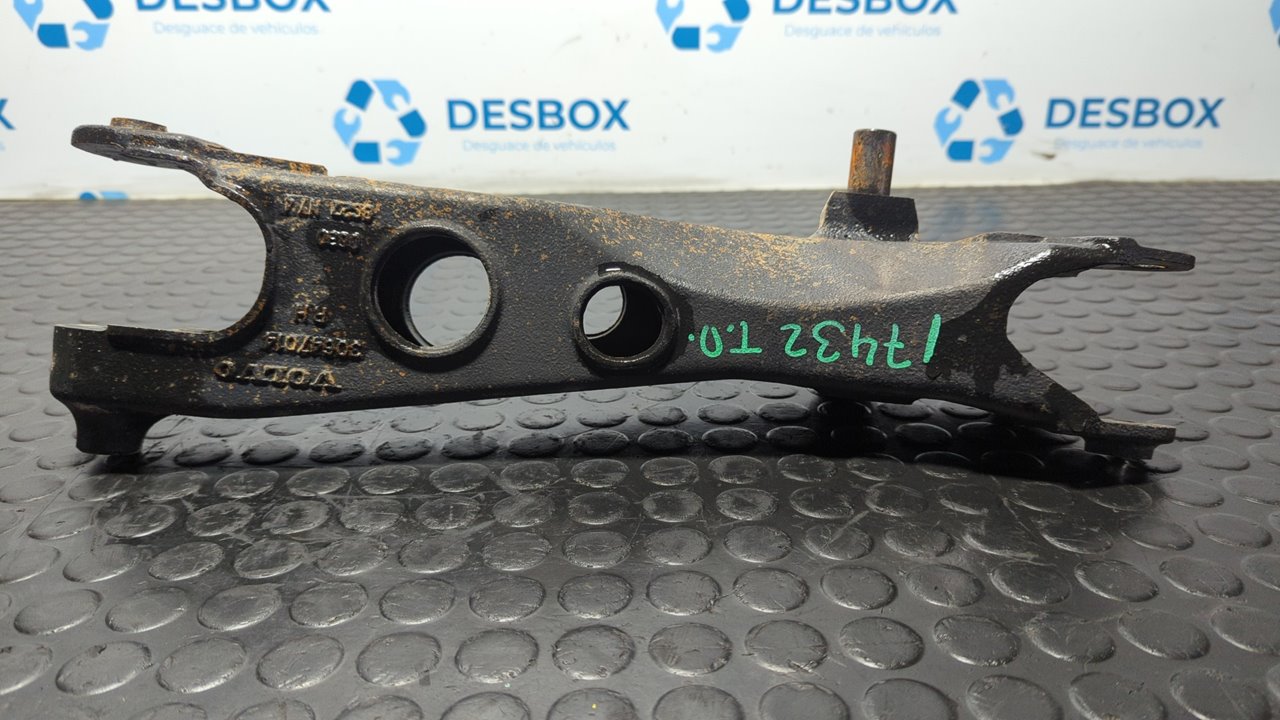 BRAZO DERECHO INFERIOR TRASERO  VOLVO XC70