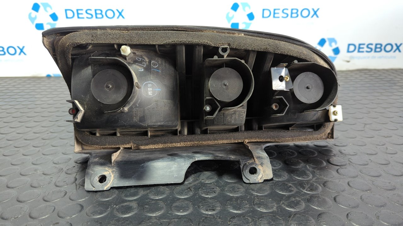 PILOTO TRASERO DERECHO TOYOTA LAND CRUISER (J9) - vista 2