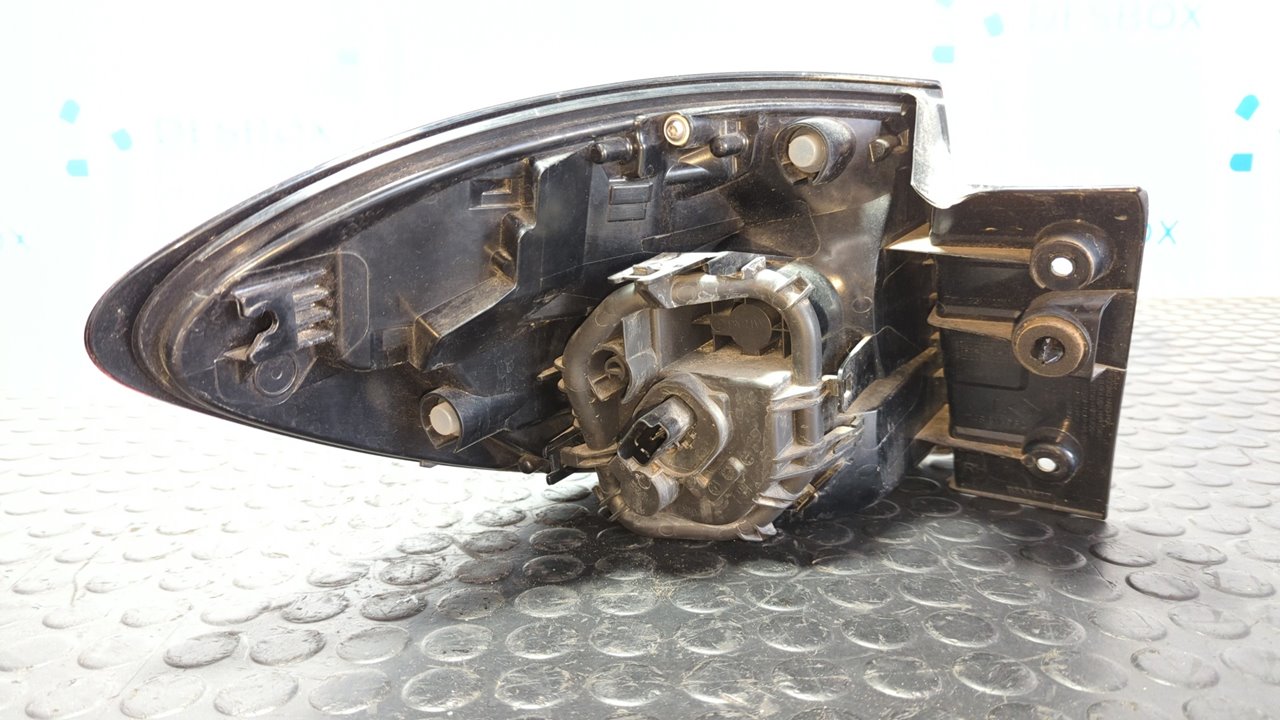 PILOTO TRASERO DERECHO RENAULT CAPTUR - vista 2