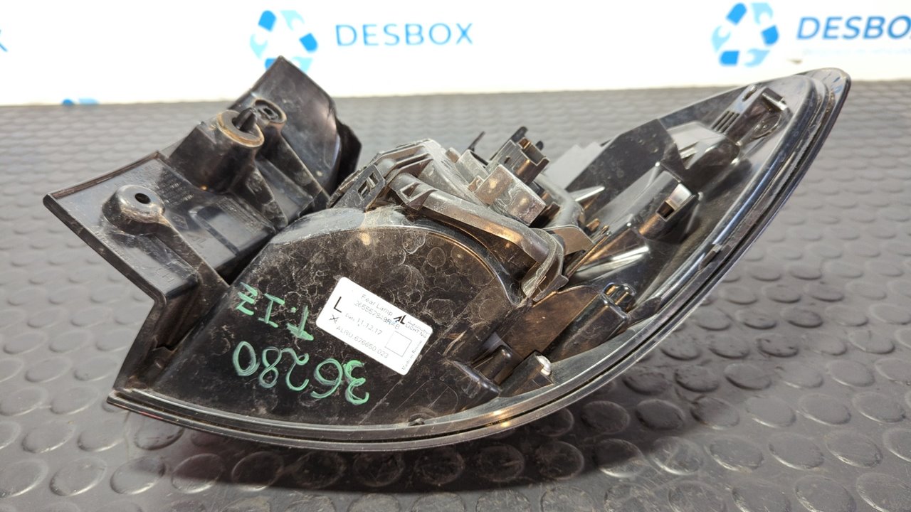 PILOTO TRASERO IZQUIERDO RENAULT CAPTUR - vista 2