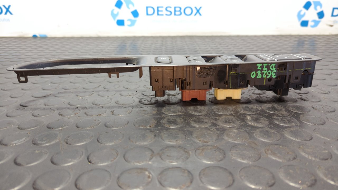 MANDO ELEVALUNAS DELANTERO IZQUIERDO RENAULT CAPTUR - vista 3