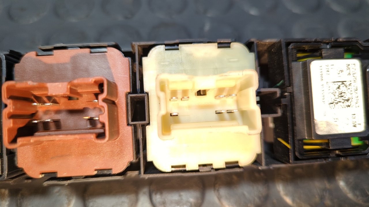 MANDO ELEVALUNAS DELANTERO IZQUIERDO RENAULT CAPTUR - vista 2