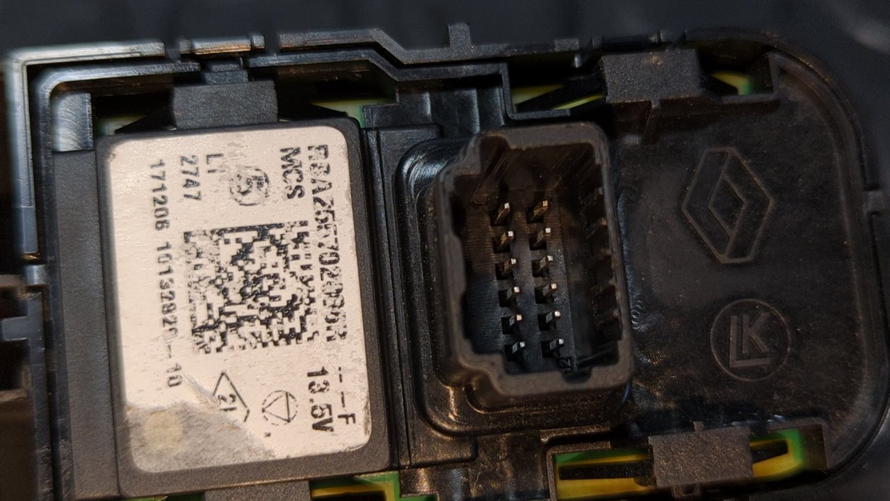 MANDO ELEVALUNAS DELANTERO IZQUIERDO RENAULT CAPTUR - vista 4