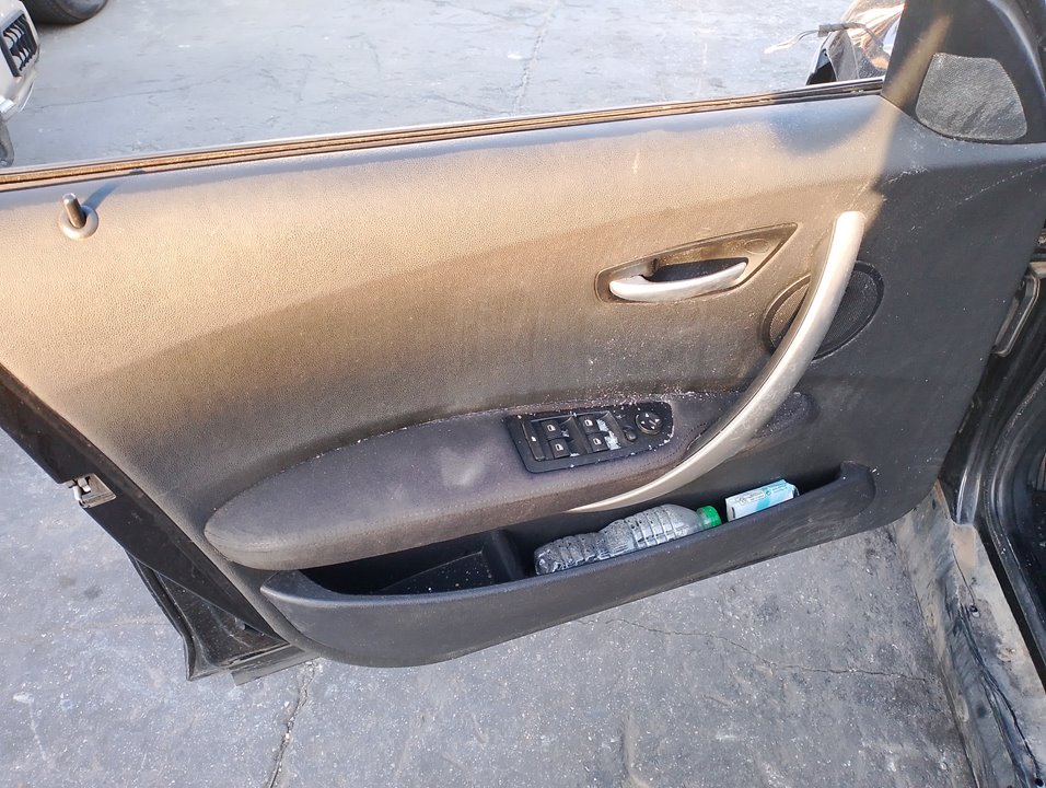 APOYABRAZOS CENTRAL BMW SERIE 1 BERLINA (E81/E87) - vista 3