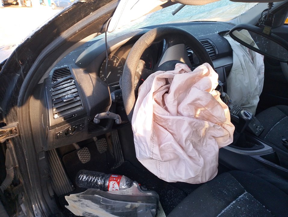 APOYABRAZOS CENTRAL BMW SERIE 1 BERLINA (E81/E87) - vista 4