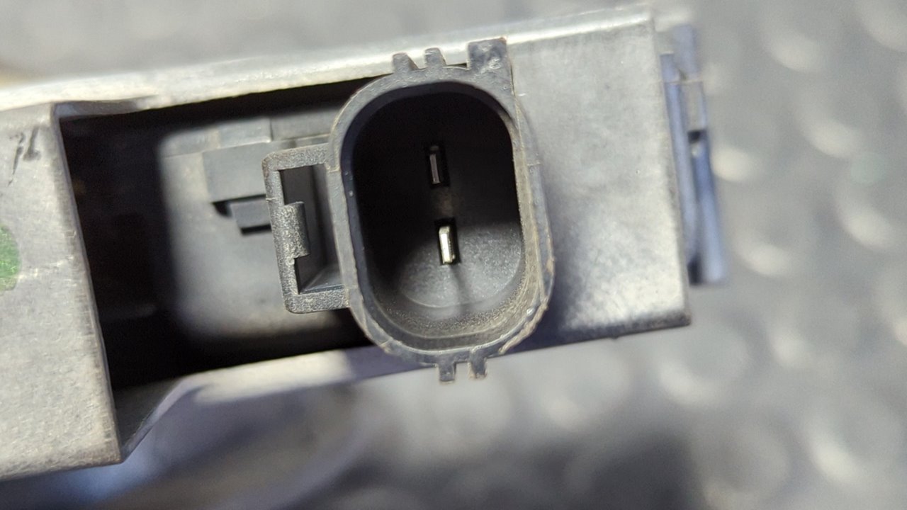 TAPA EXTERIOR COMBUSTIBLE FORD FOCUS BERLINA (CAP) - vista 2