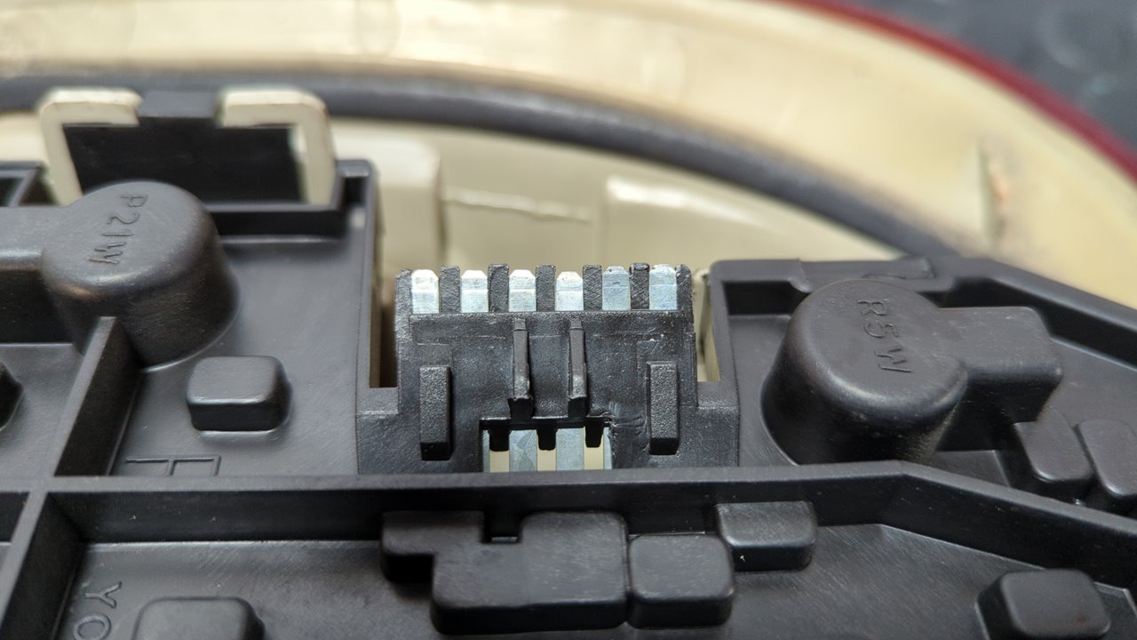 PILOTO TRASERO DERECHO OPEL CORSA B - vista 3