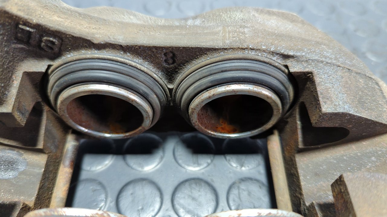 PINZA DE FRENO DELANTERA DERECHA TOYOTA LAND CRUISER (J9) - vista 4
