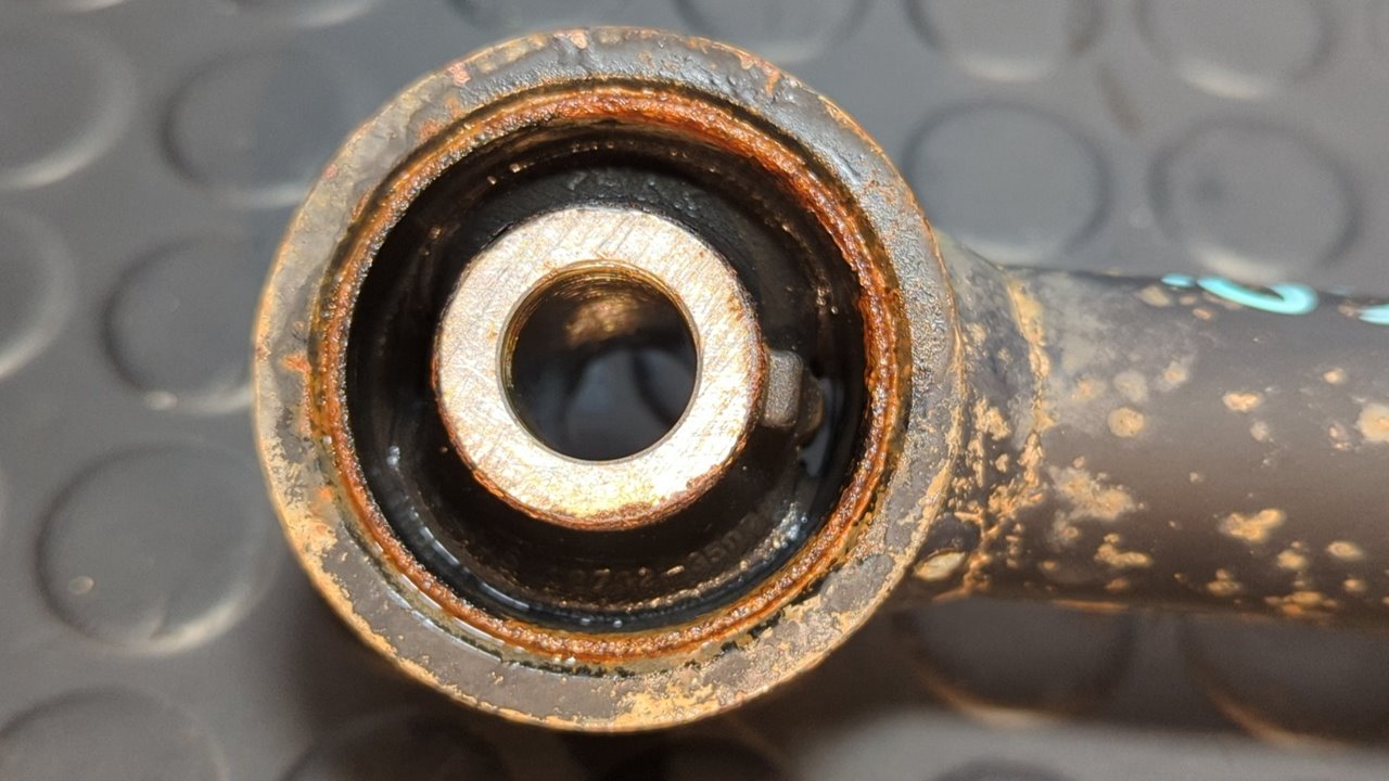 BRAZO DERECHO INFERIOR TRASERO  TOYOTA LAND CRUISER (J9) - vista 4