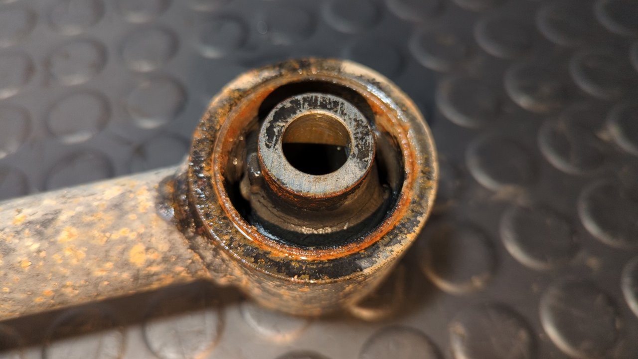 BRAZO DERECHO INFERIOR TRASERO  TOYOTA LAND CRUISER (J9) - vista 3