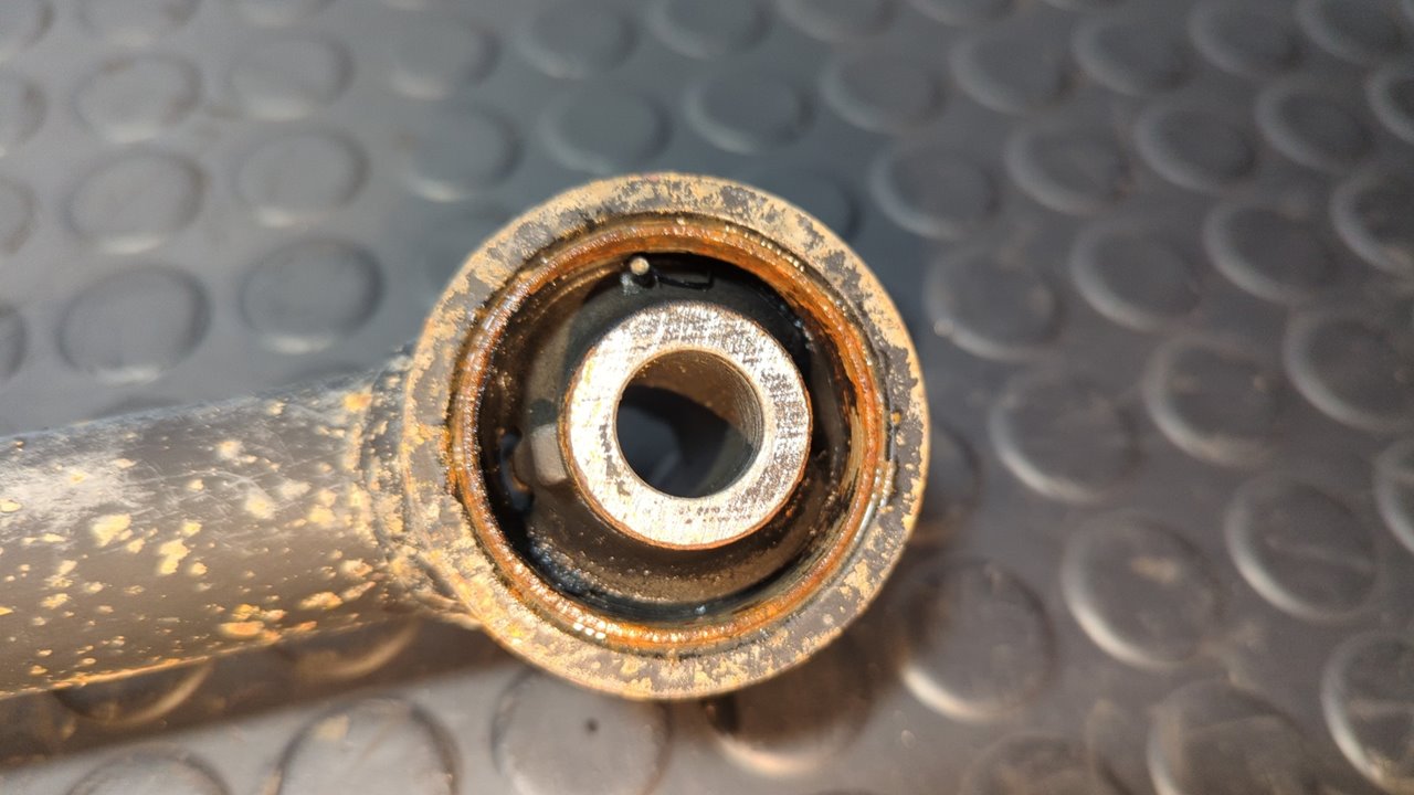 BRAZO DERECHO INFERIOR TRASERO  TOYOTA LAND CRUISER (J9) - vista 2