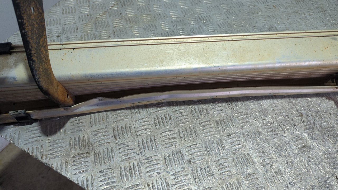 ESTRIBO TOYOTA LAND CRUISER (J9) - vista 4