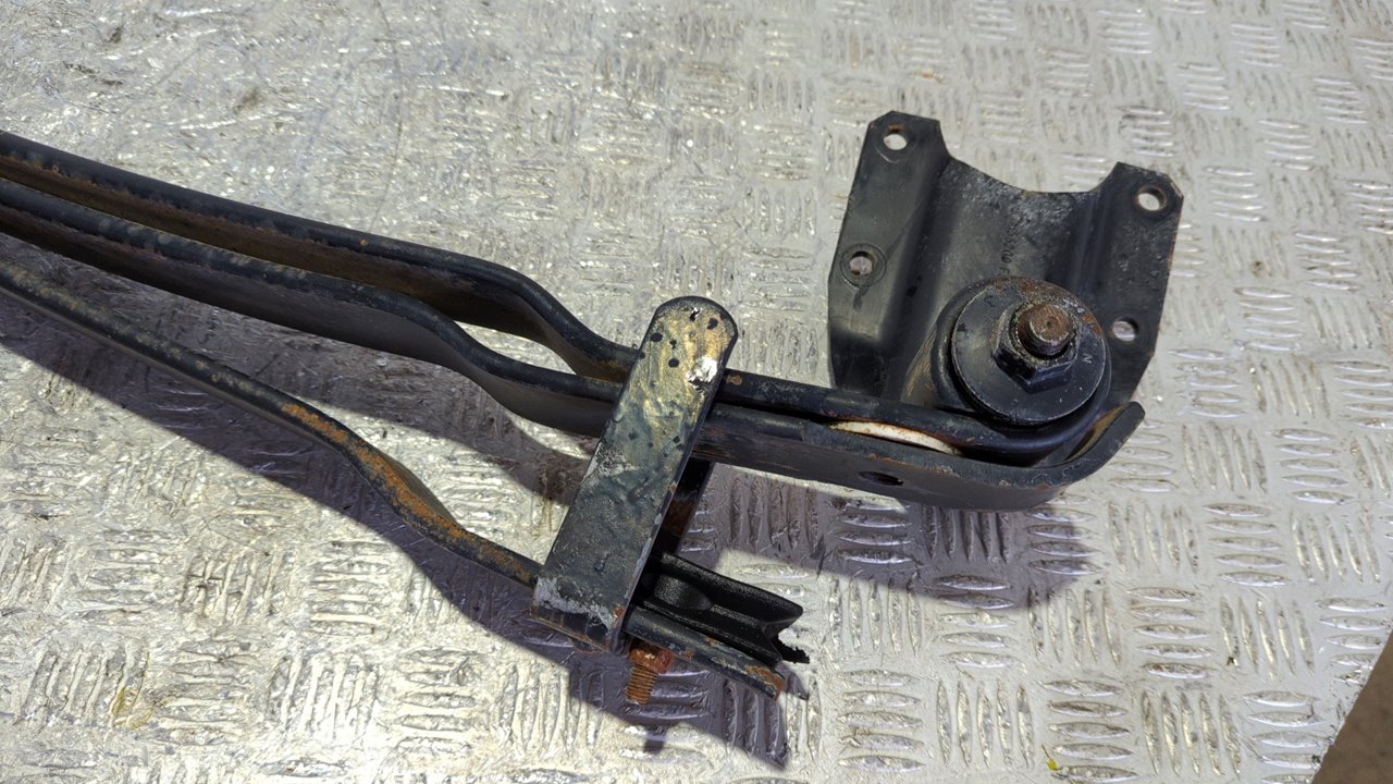 BALLESTA TRASERA NISSAN CABSTAR - vista 2