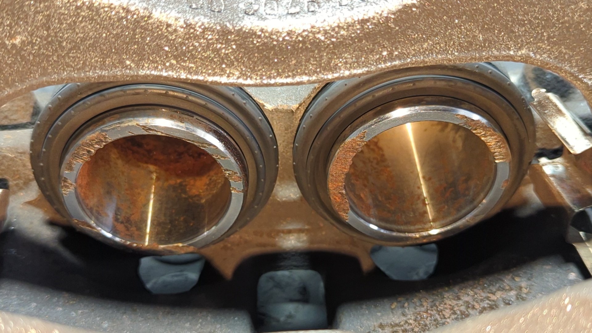 PINZA DE FRENO DELANTERA IZQUIERDA IVECO DAILY CAJA CERRADA (2006 =>) - vista 5