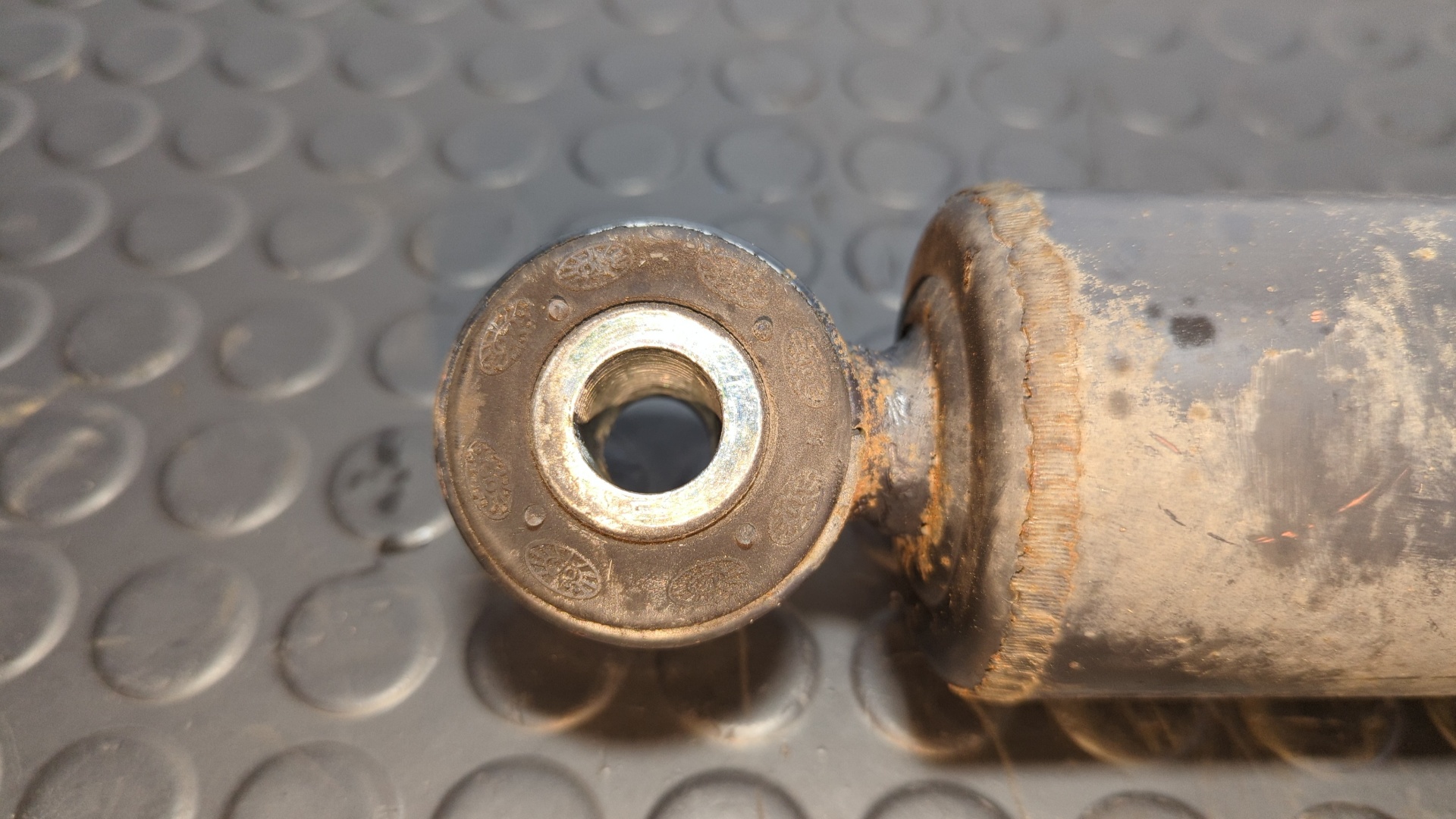 AMORTIGUADOR DELANTERO IZQUIERDO IVECO DAILY CAJA CERRADA (2006 =>) - vista 3