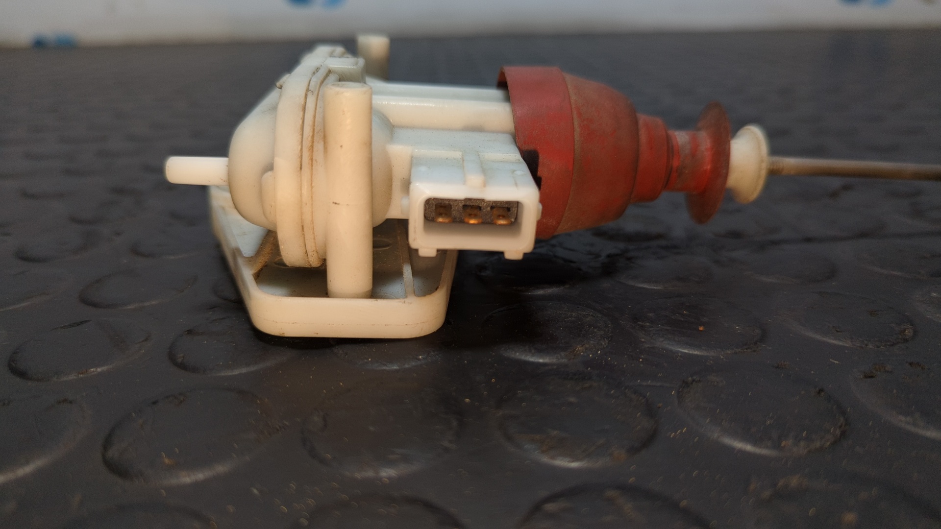 MOTOR CIERRE CENTRALIZADO DELANTERO DERECHO AUDI COUPE (8B3) - vista 3