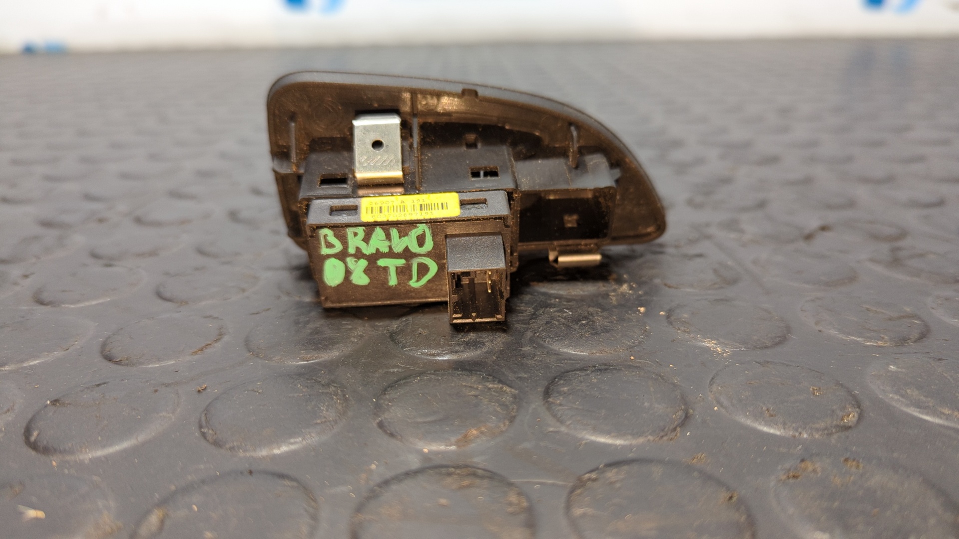 MANDO ELEVALUNAS TRASERO DERECHO FIAT BRAVO (198) - vista 3