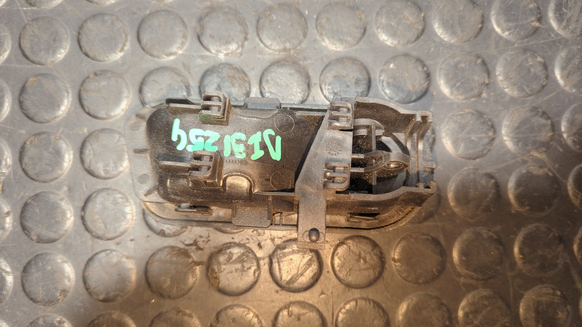 MANETA INTERIOR DELANTERA IZQUIERDA VOLKSWAGEN POLO (801/803) - vista 2