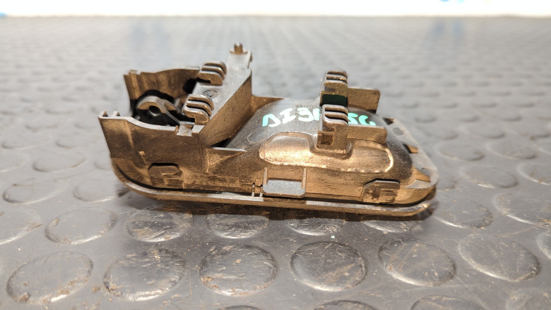 MANETA INTERIOR DELANTERA IZQUIERDA VOLKSWAGEN POLO (801/803) - vista 3