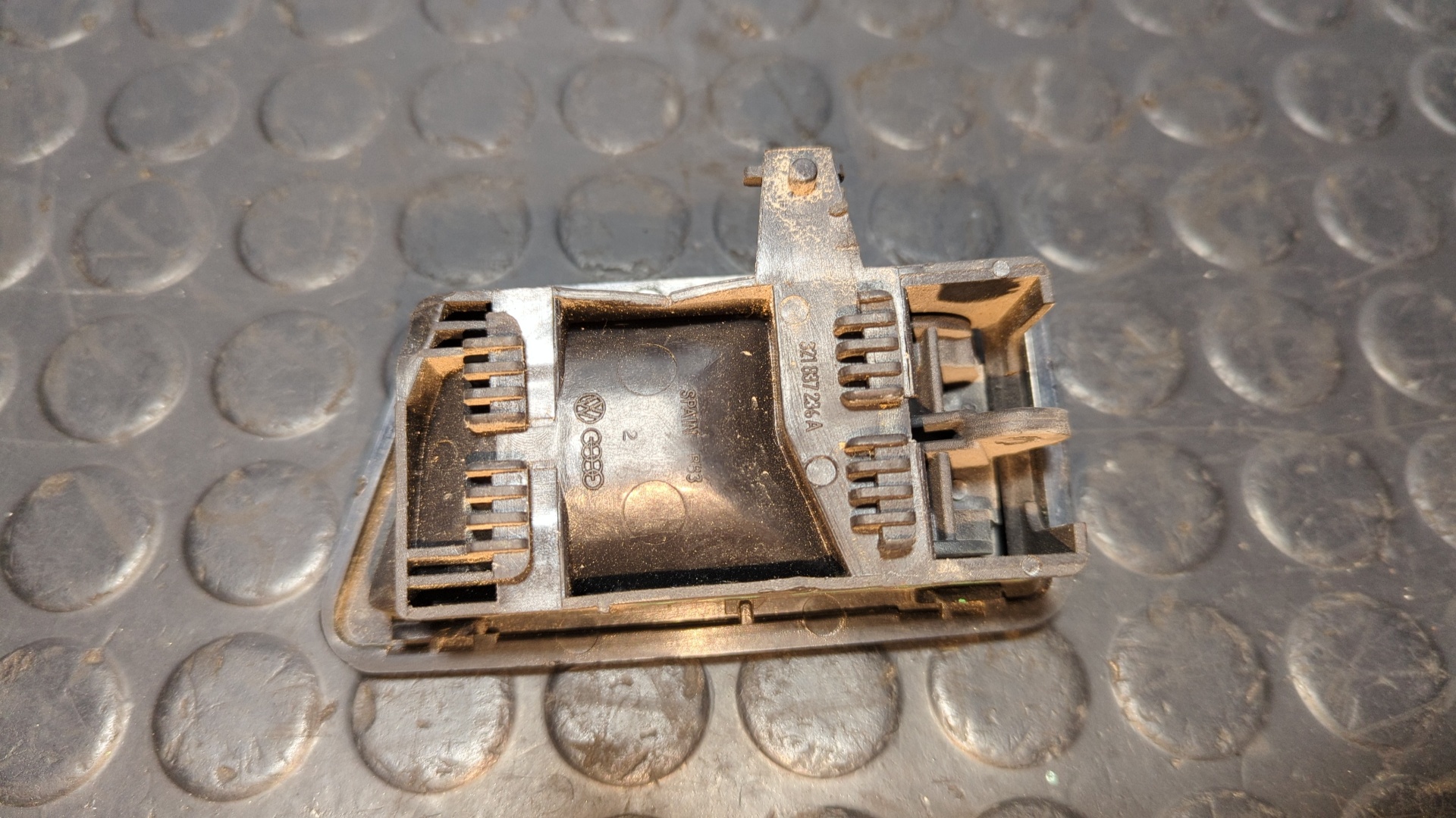 MANETA INTERIOR DELANTERA DERECHA VOLKSWAGEN POLO (867/871/873) - vista 3