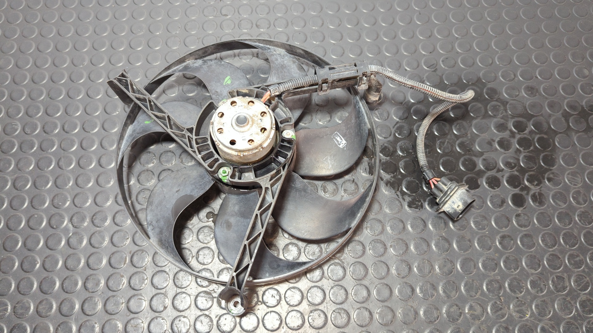 ELECTROVENTILADOR VOLKSWAGEN GOLF IV BERLINA (1J1) - vista 2