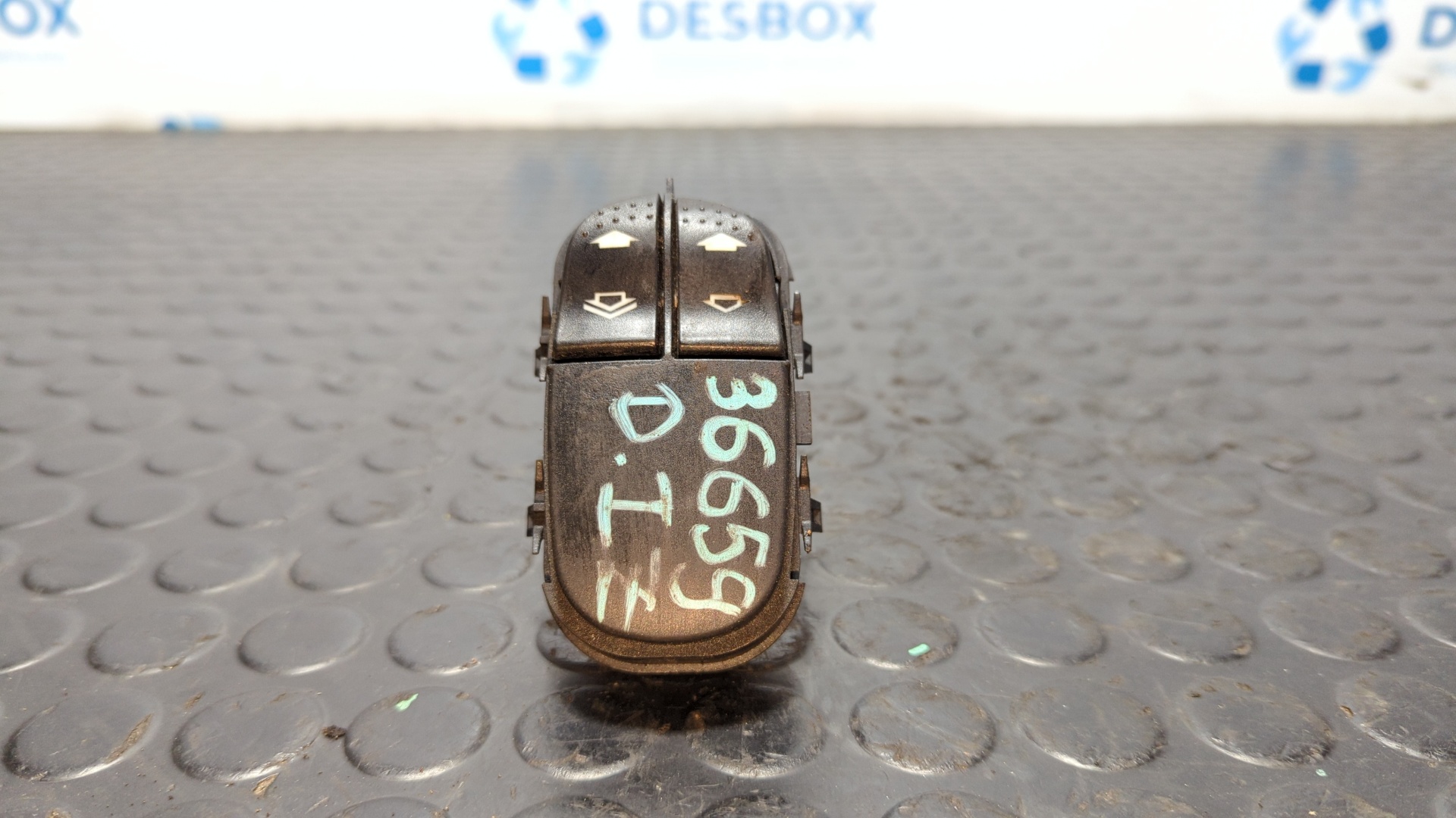 MANDO ELEVALUNAS DELANTERO IZQUIERDO FORD FOCUS BERLINA (CAK)