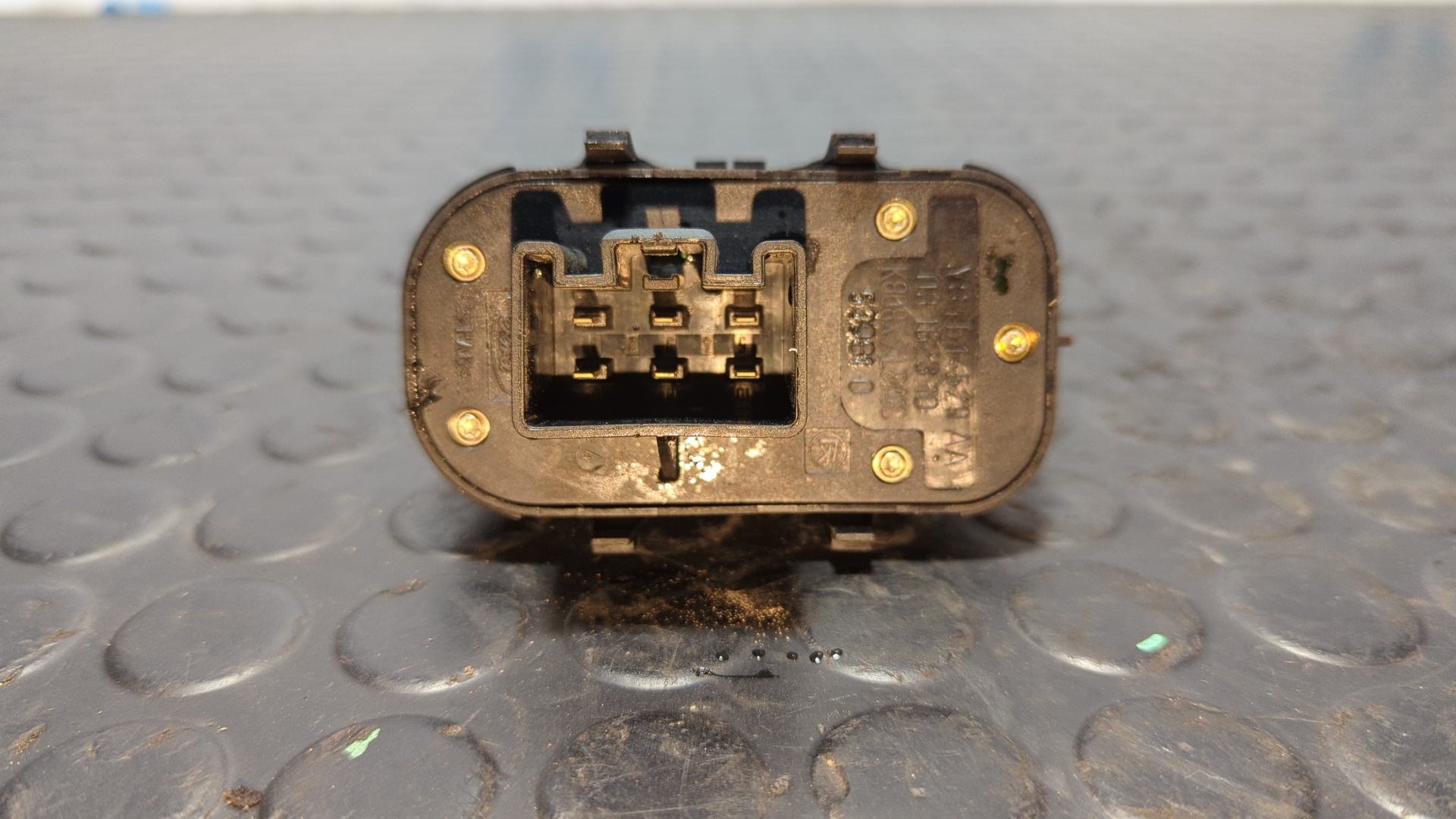 MANDO ELEVALUNAS DELANTERO IZQUIERDO FORD FOCUS BERLINA (CAK) - vista 3