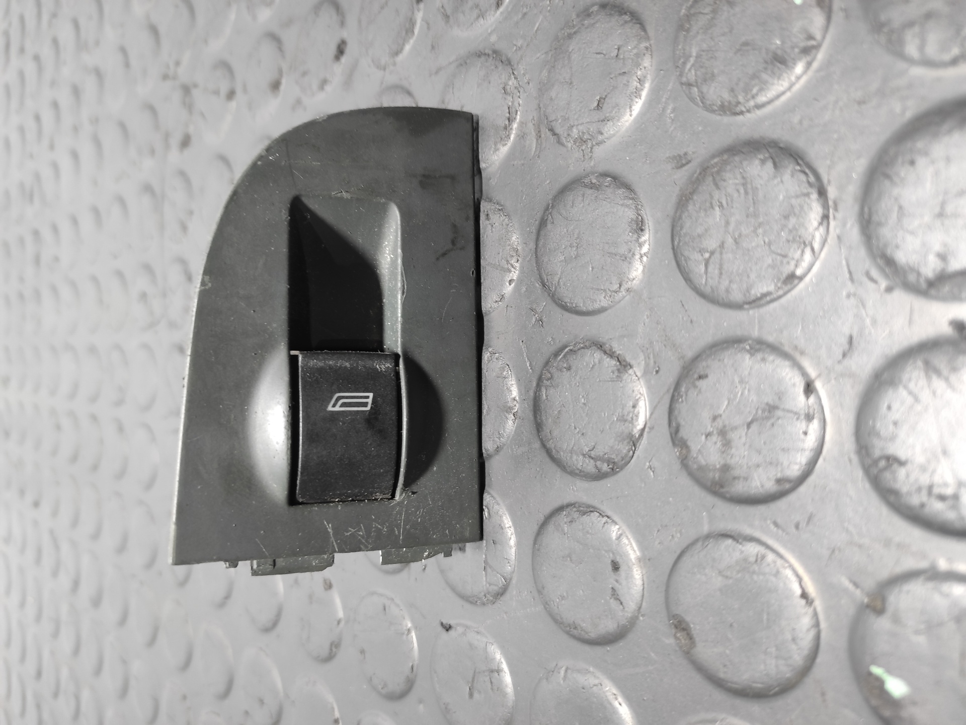 MANDO ELEVALUNAS TRASERO DERECHO AUDI ALLROAD QUATTRO (4B5)