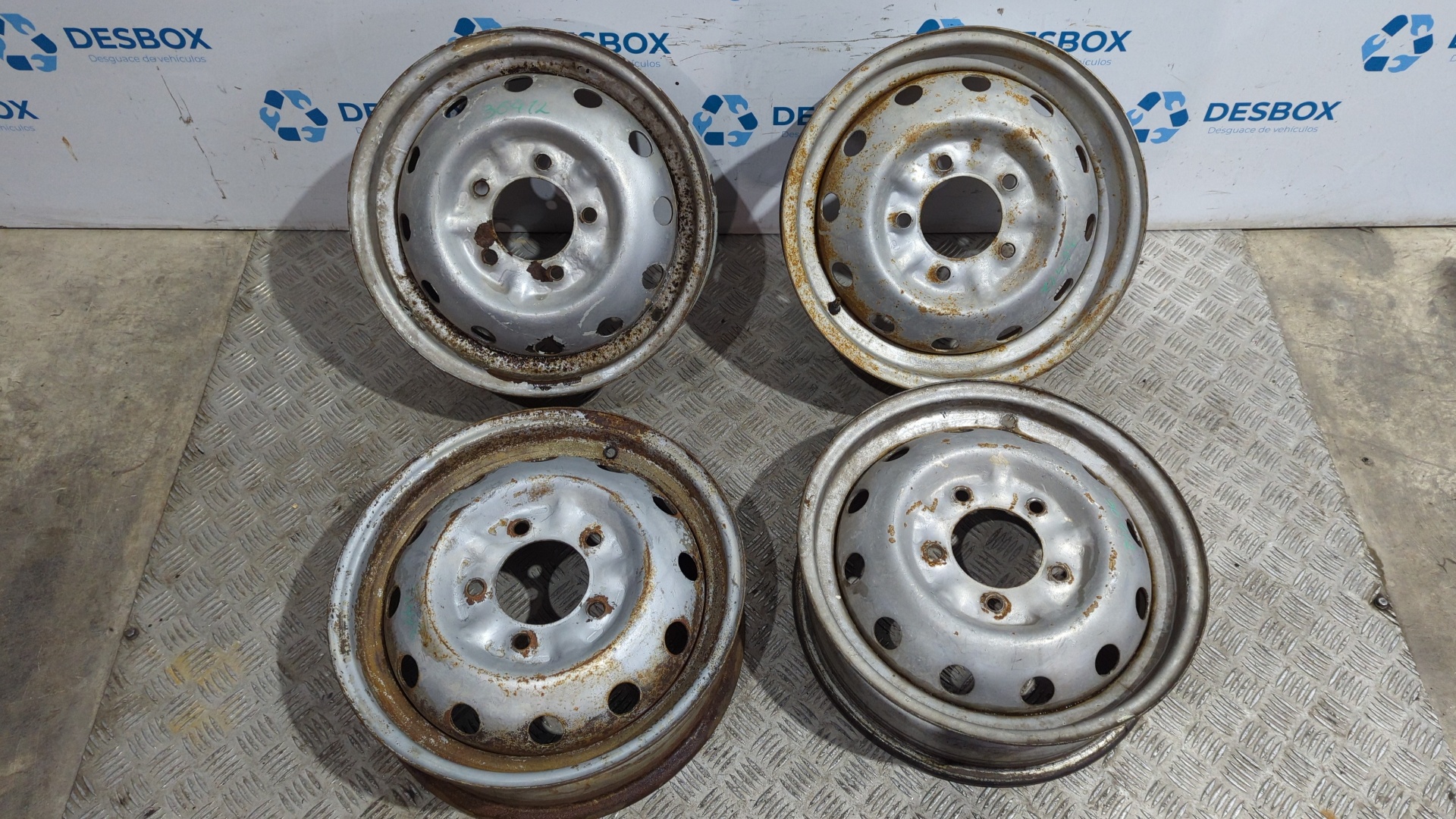 JUEGO LLANTAS LADA NIVA ( 2121 / 21213 / 21214 / 21215 )