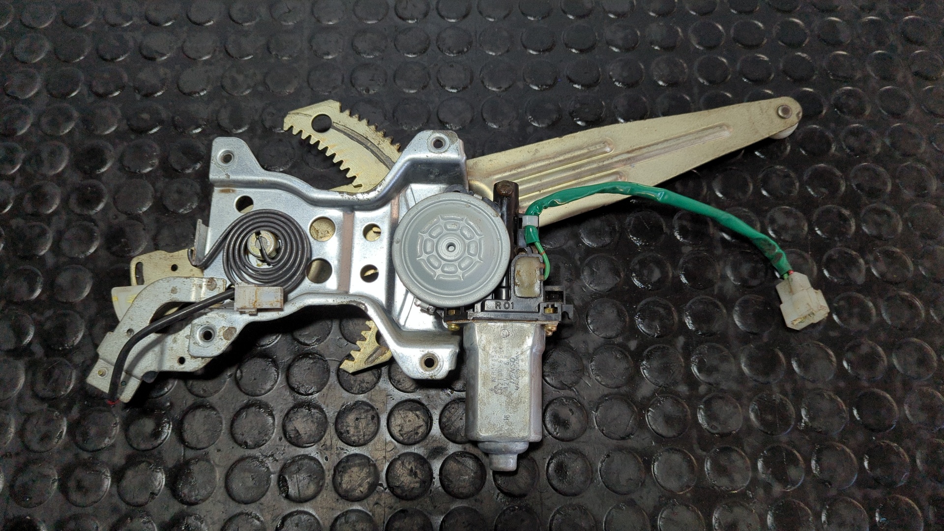 ELEVALUNAS TRASERO DERECHO MITSUBISHI L 200 (K6/7)