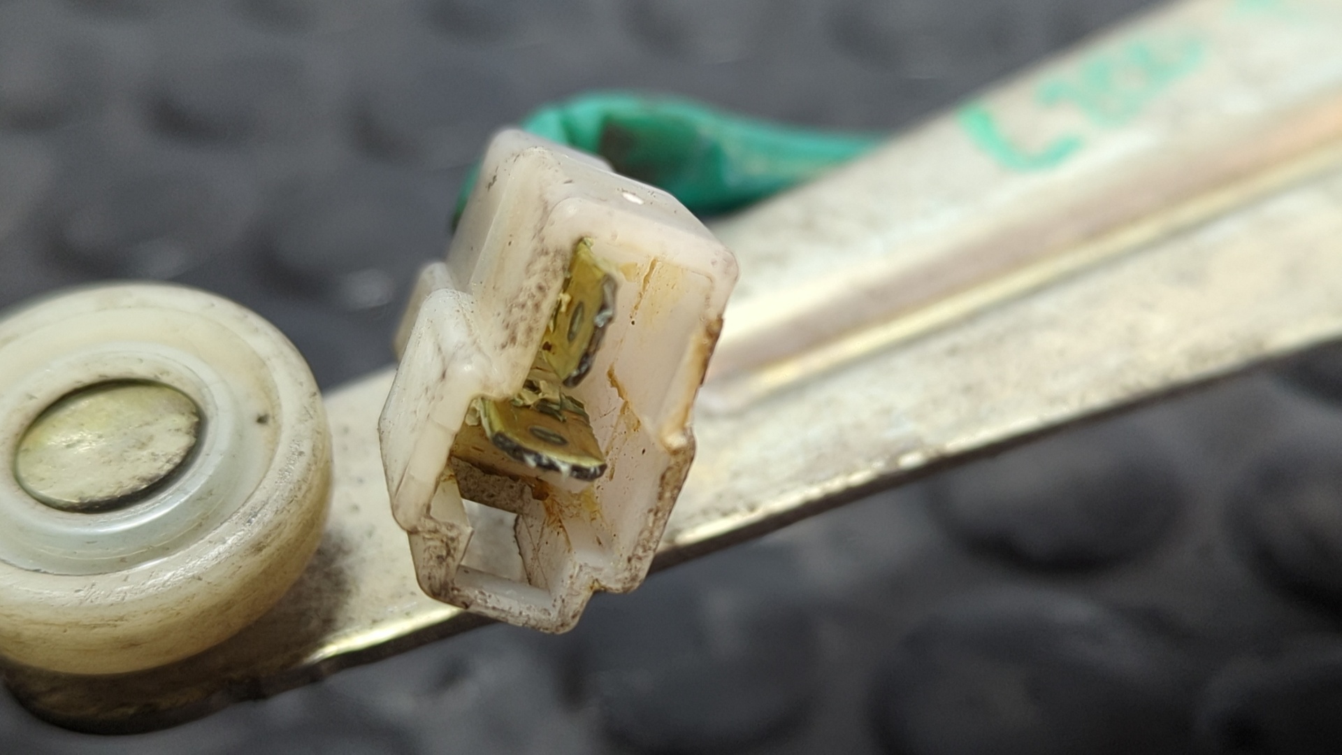 ELEVALUNAS TRASERO DERECHO MITSUBISHI L 200 (K6/7) - vista 3