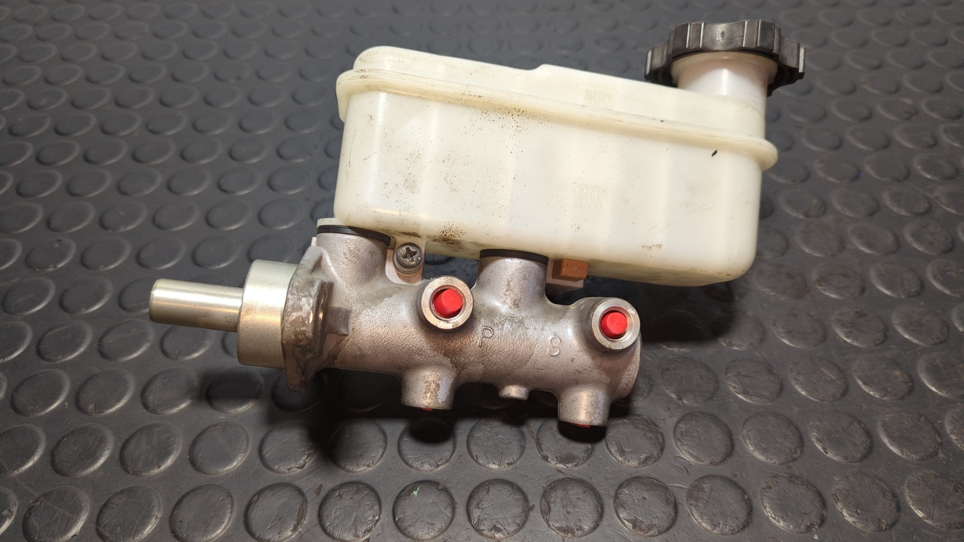 BOMBA FRENO SSANGYONG RODIUS - vista 2