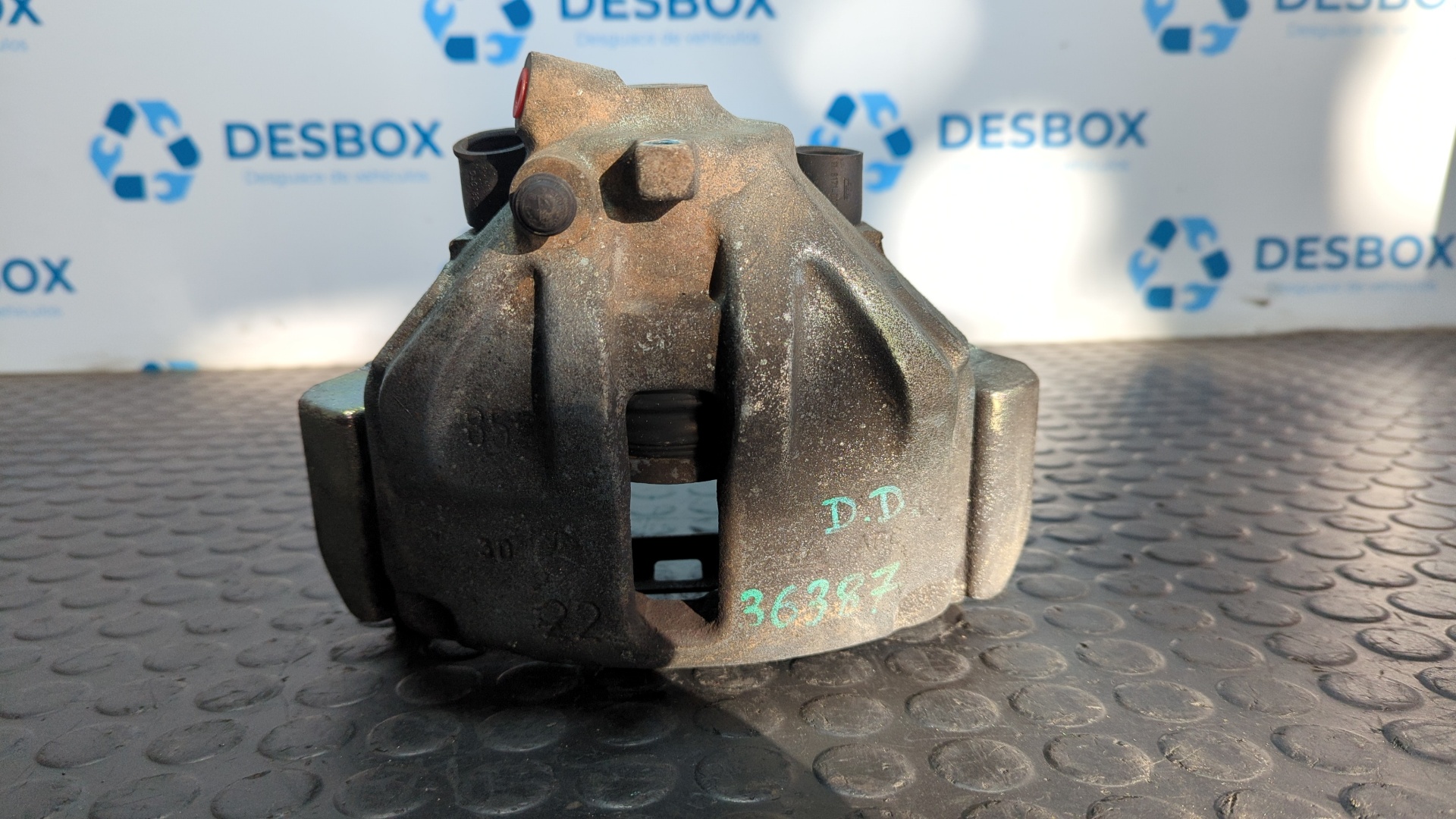 PINZA DE FRENO DELANTERA DERECHA MERCEDES-BENZ VITO (W638) CAJA CERRADA