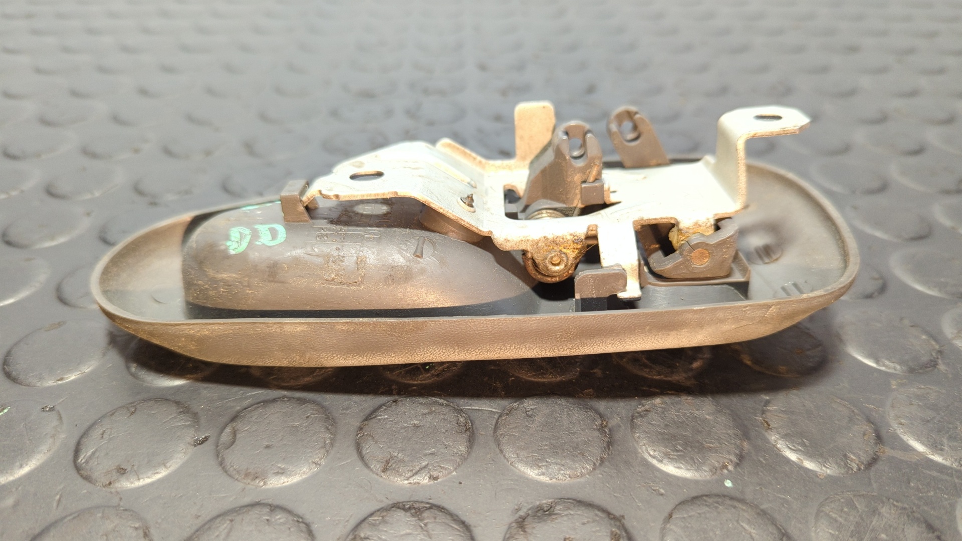 MANETA INTERIOR DELANTERA DERECHA MITSUBISHI L 200 (K6/7) - vista 3