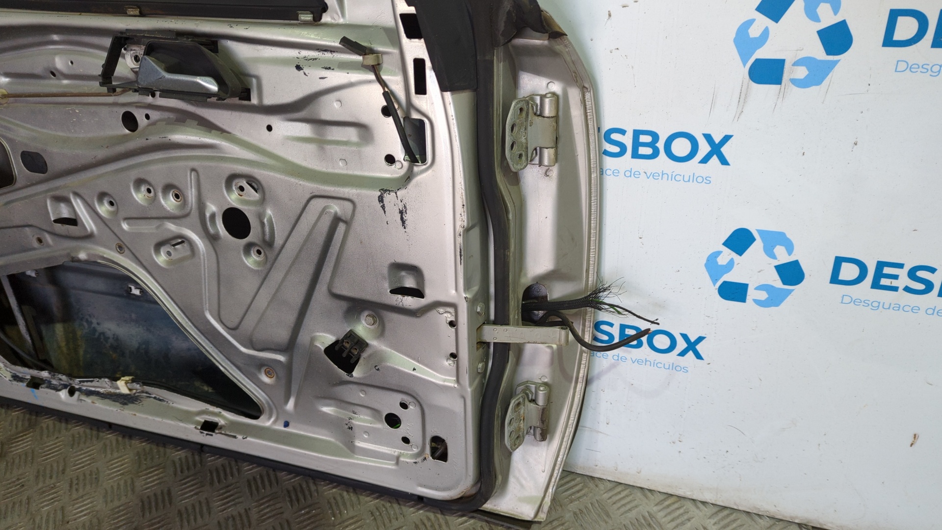 PUERTA DELANTERA IZQUIERDA MERCEDES-BENZ CLASE E (W124) - vista 2